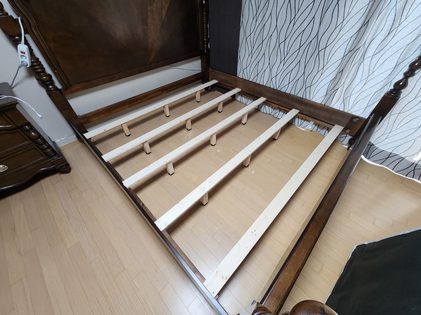 세종 가재마을 5단지 침대 지지대와 아래쪽 받침 다리